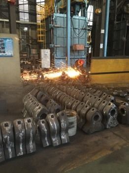 Verbrekingsmachine type Mn18Cr2 Manganes staal hamerkop voor steenmijnbouw impact slijtage