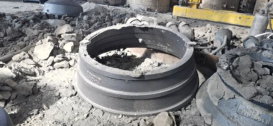 Onderdelen met een hoog chroomgehalte en een hoog mangaangehalte voor kegelbrekers